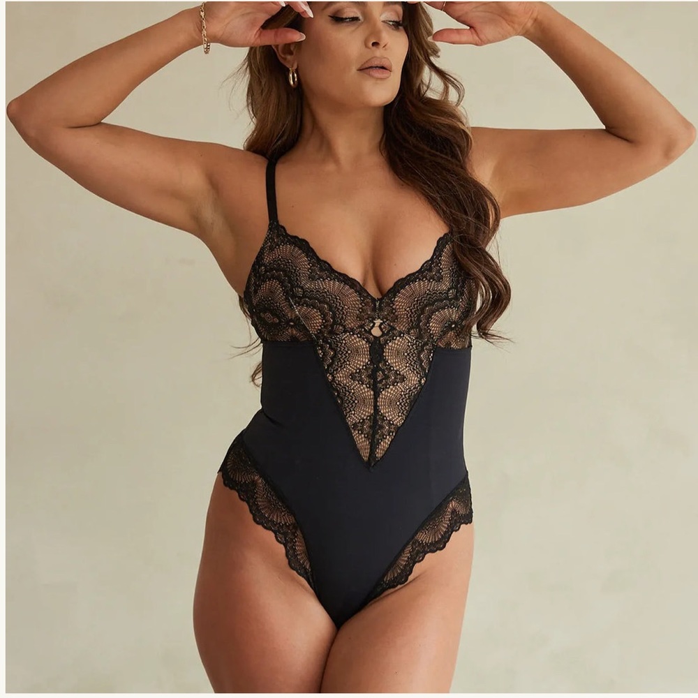 Nude Shaping Lace Bodysuit